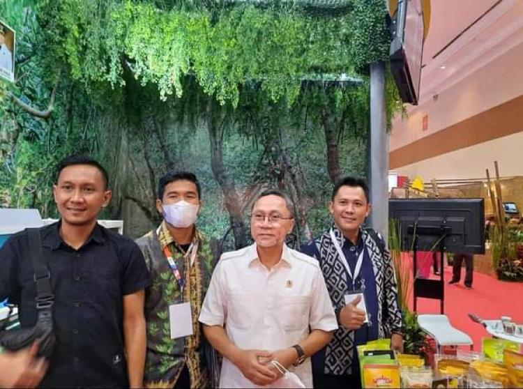 Dikunjungi Menteri Perdagangan, Stand Lamtim Sabet