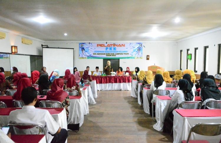 Yusbariah membuka Pelatihan Pemberdayaan TP PKK De